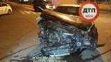В Киеве пьяный водитель на "Audi" врезался в мусоровоз