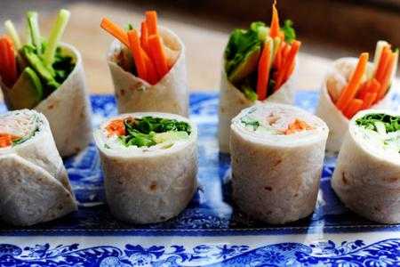 Роллы из лаваша с овощами