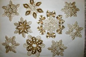 снежинки из макарон