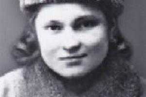 Анна Кравченко, уроженка Лисичанска, семнадцатилетней работала в тылу врага. Лента Памяти Анна Кравченко, уроженка Лисичанска, семнадцатилетней работала в тылу врага. Лента Памяти