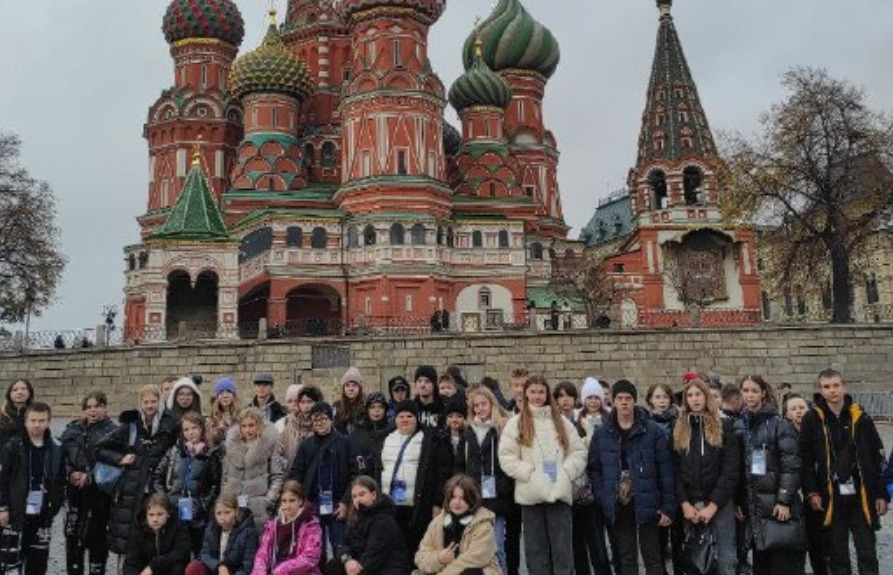 Дети из оккупированного Лисичанска в Москве / Фото: "Администрация" Лисичанска