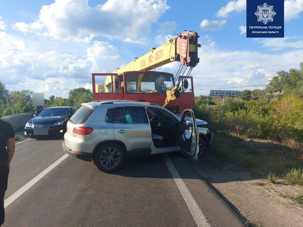 ДТП между Северодонецком и Рубежным: мост не поделили Volkswagen и "МАЗ"
