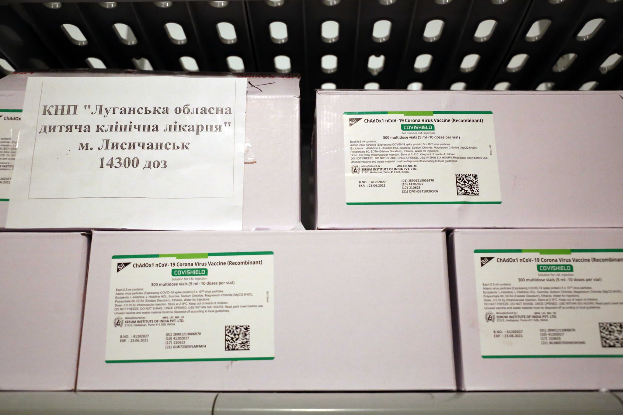 В Луганскую область 25 февраля поступила вакцина против COVID-19 в количестве 14300 доз. В области уже сделали первую прививку от коронавируса.