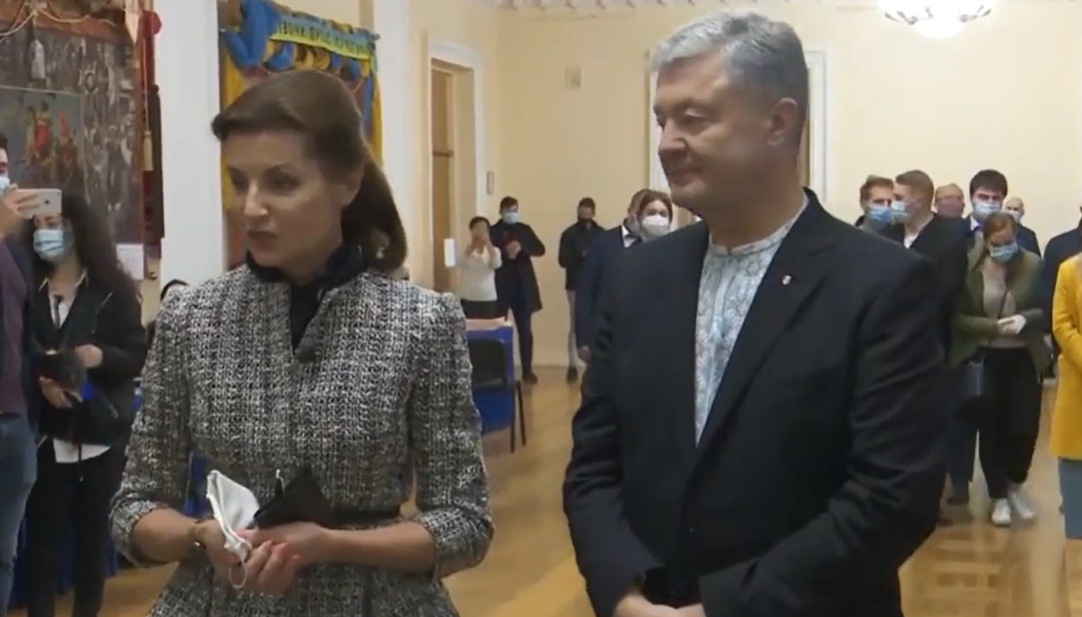 Петро Порошенко з дружиною проголосували на виборах