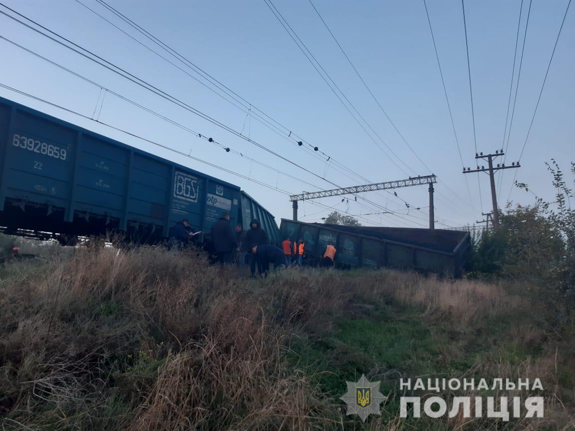 В Кривом Роге сошел с рельсов грузовой поезд