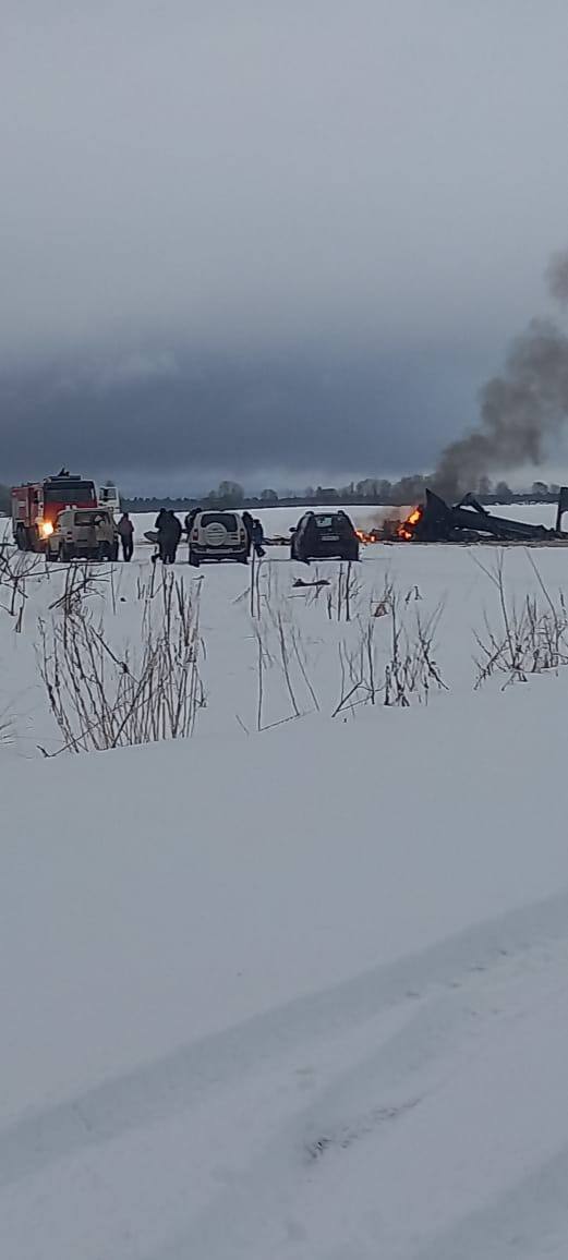 В Ленинградской области РФ разбился военный вертолет Ми-28