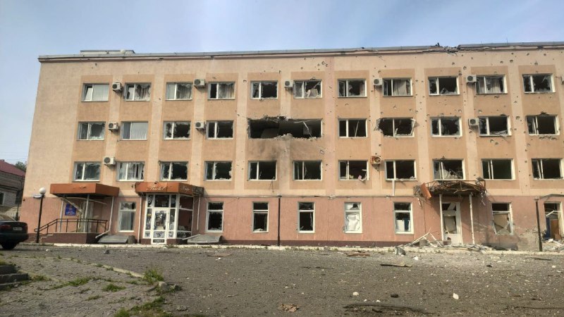Разбитые дома, триколоры и безлюдье: появилось свежее видео из оккупированного Лисичанска