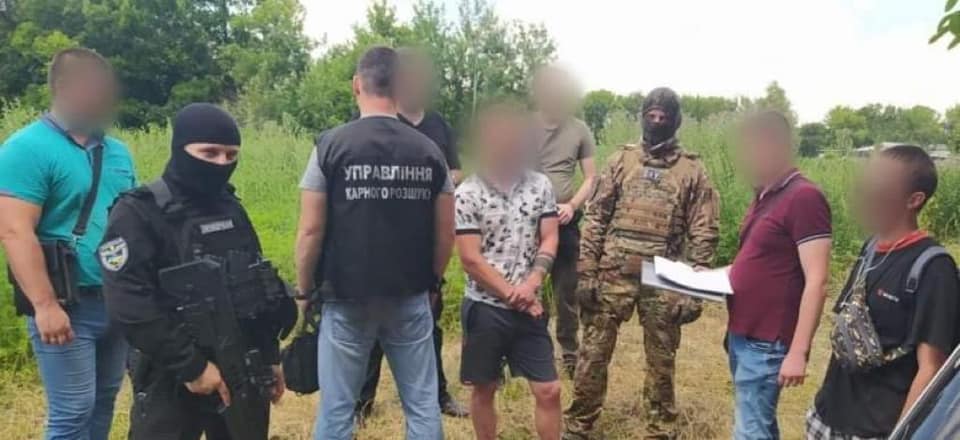 Северодонецкие правоохранители "на горячем" задержали торговцев боеприпасами