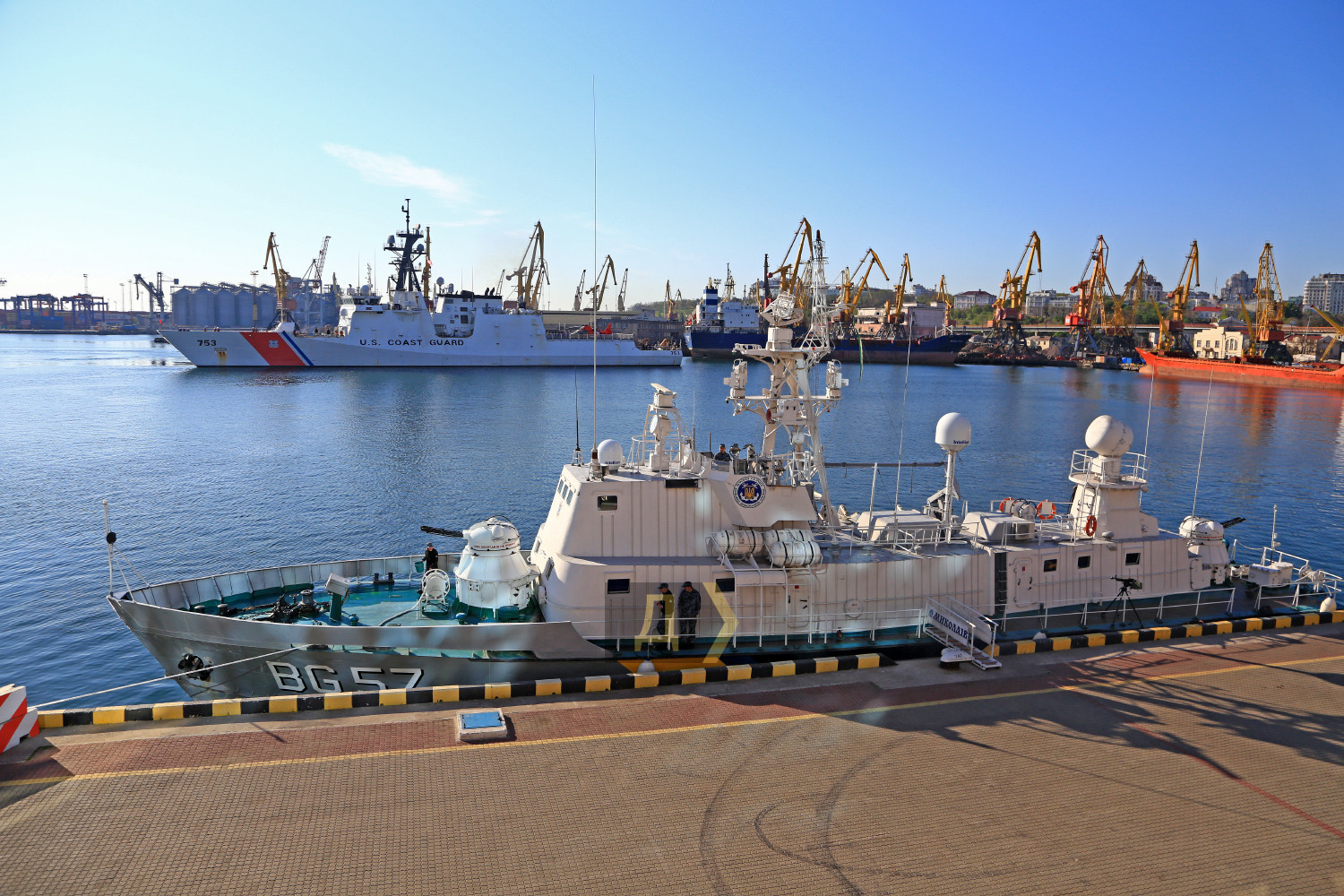 Фрегат береговой охраны США зашел в порт Одессы: видео