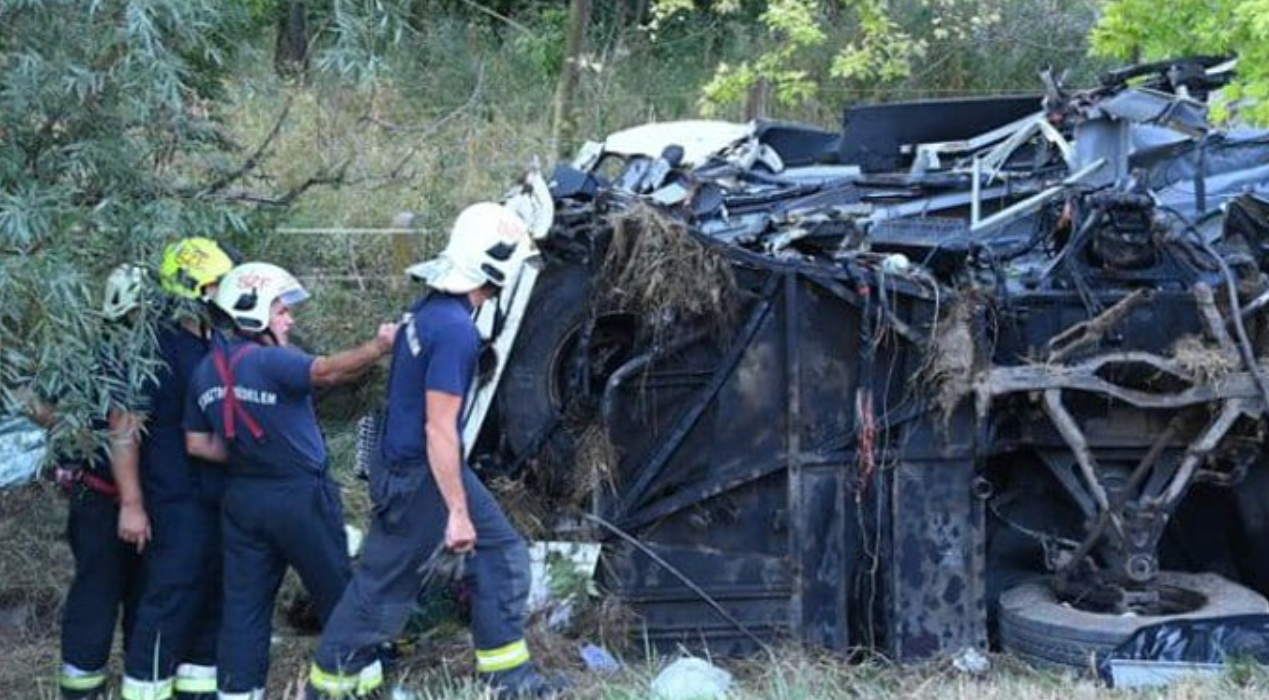 В Венгрии перевернулся пассажирский автобус