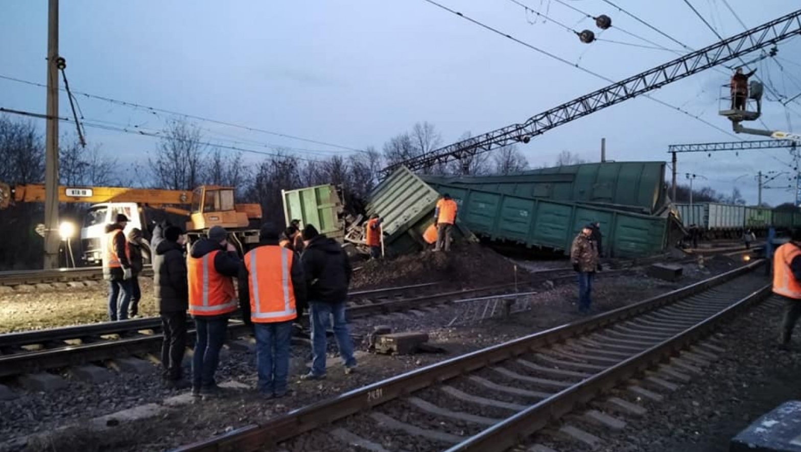 Из-за аварии на железной дороге на Днепропетровщине выбились из графика поезда южного направления
