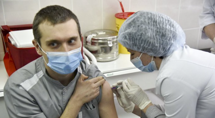 В Украине сделали первую прививку от коронавируса