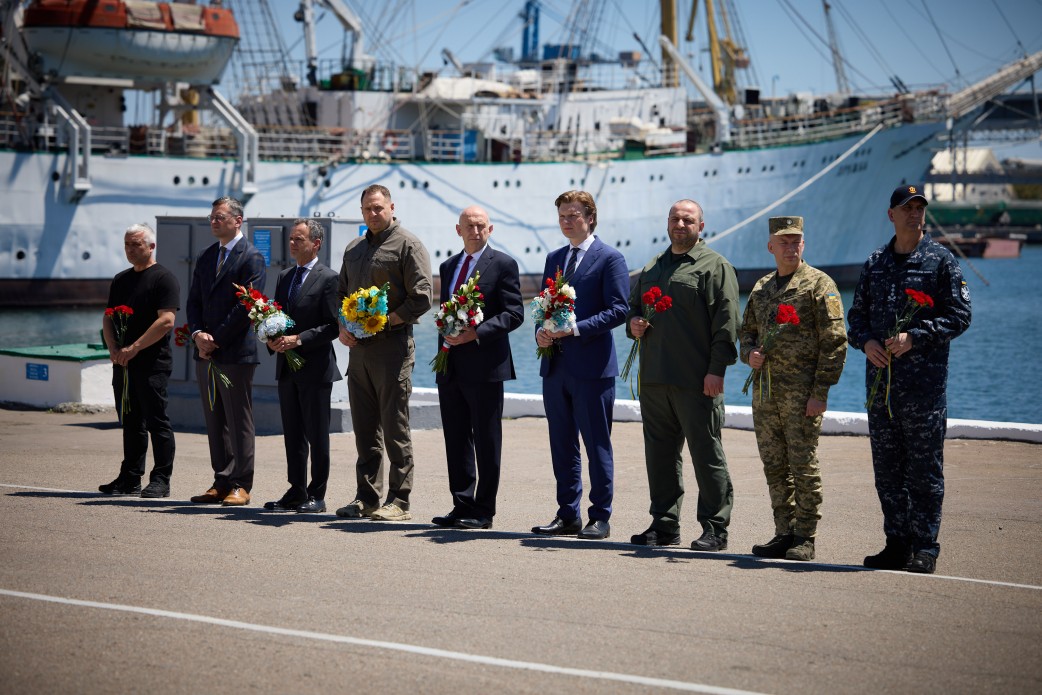 Зеленский в Одессе принял участие в мероприятиях по случаю Дня ВМС ВСУ