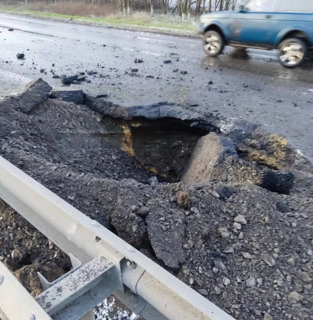 самолет "уронил" очередной ФАБ в Белгородской области