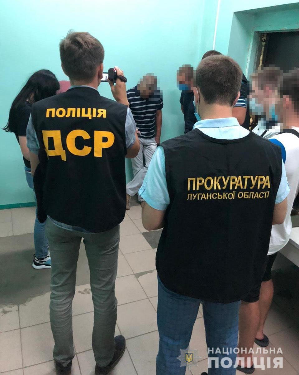 На Луганщине чиновник вымогал огромные взятки с военных
