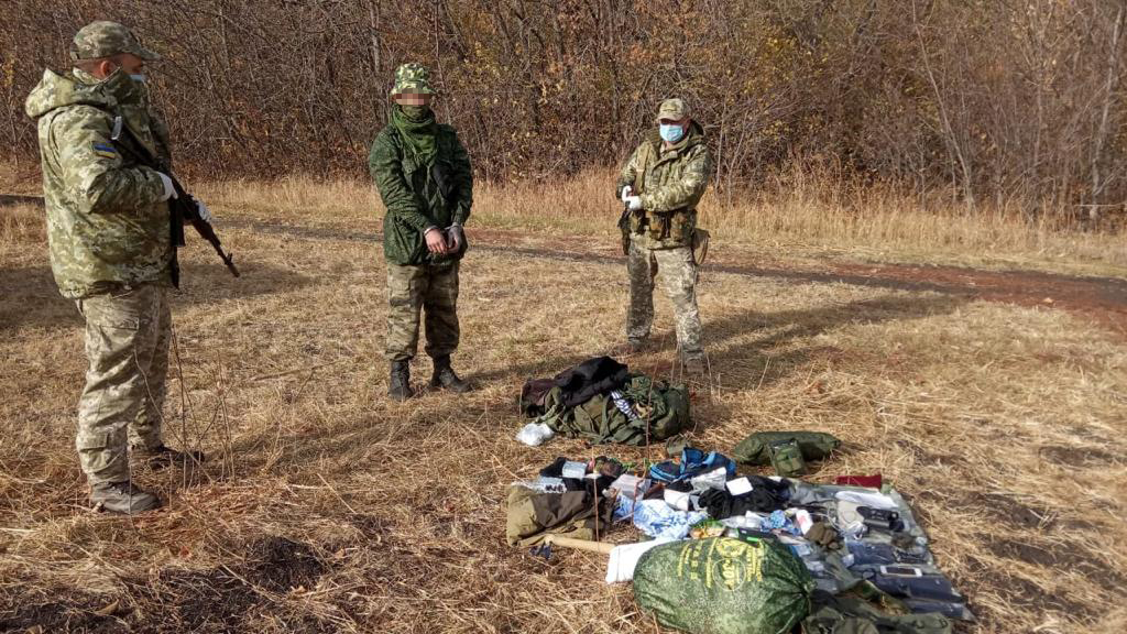 На Луганщине задержан россиянин, который бежал через границу, чтобы попросить убежище в Украине