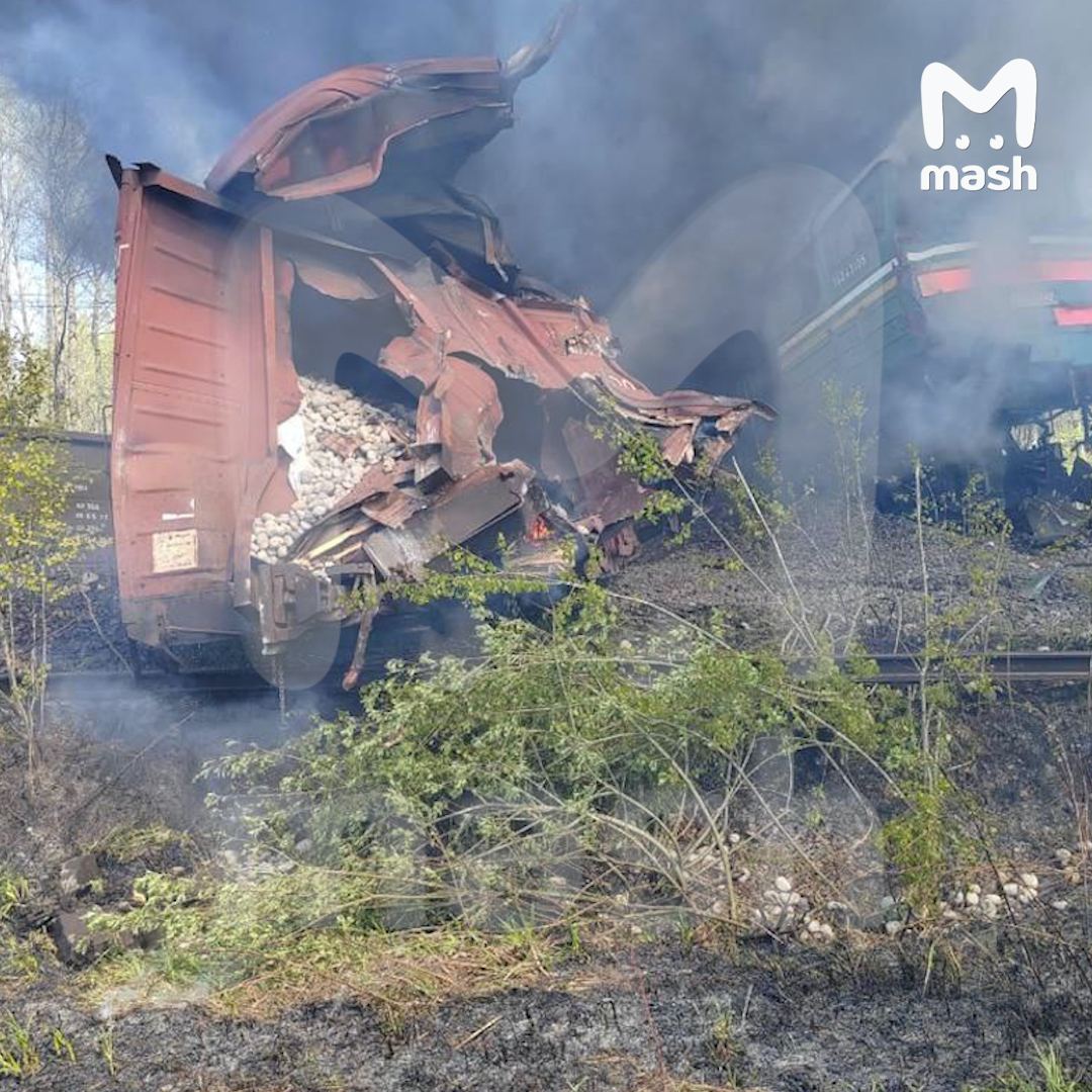 В Брянской области из-за подрыва железной дороги сошел с рельсов поезд