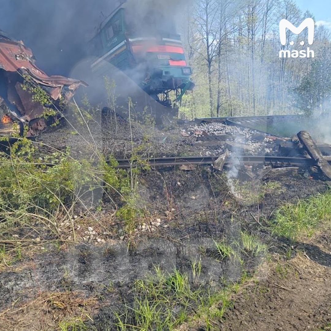 В Брянской области из-за подрыва железной дороги сошел с рельсов поезд