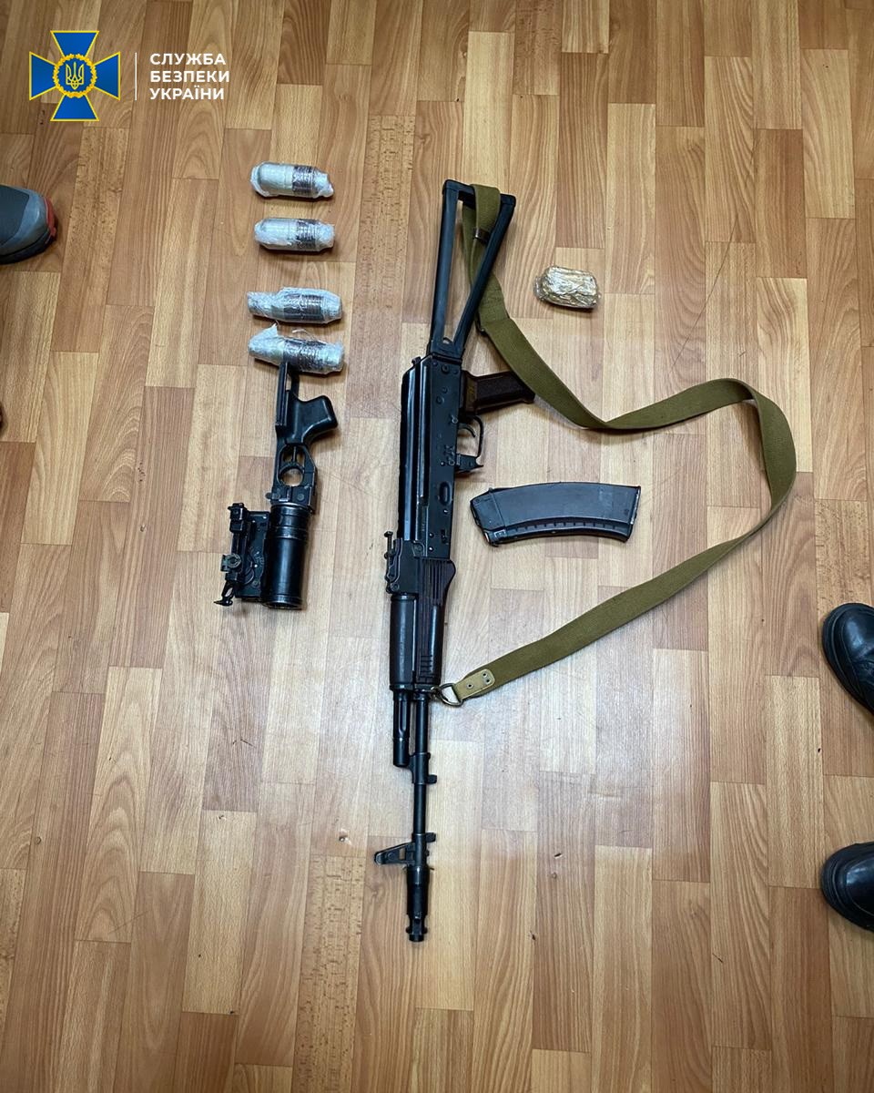 В Киеве перекрыли канал сбыта оружия из зоны ООС