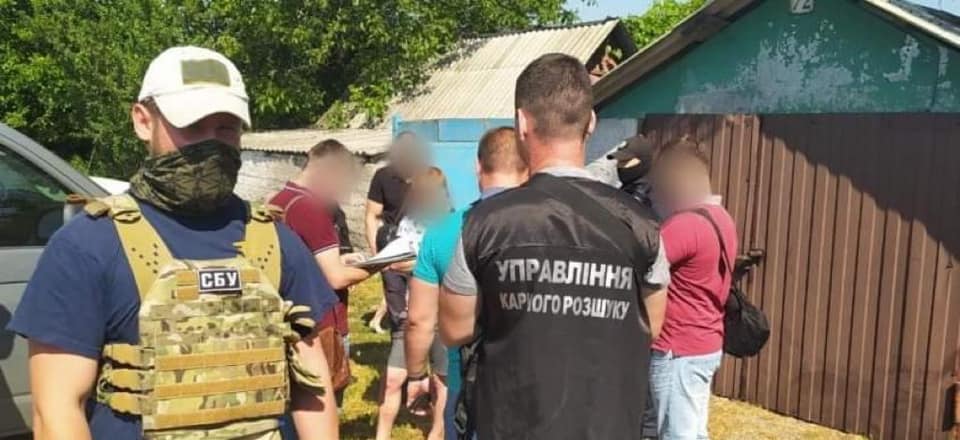 Северодонецкие правоохранители "на горячем" задержали торговцев боеприпасами
