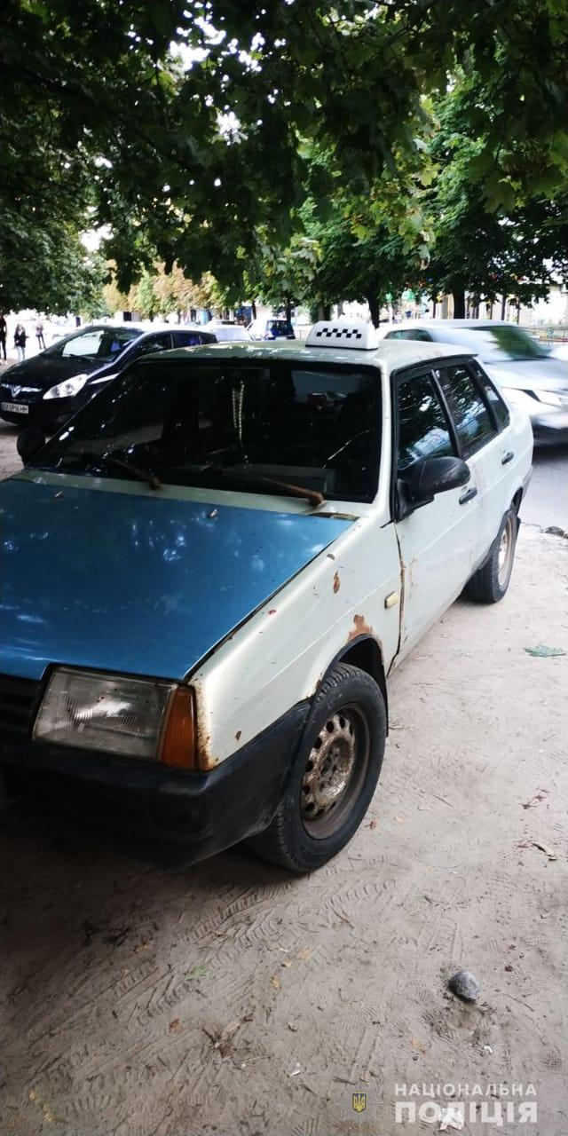 В Харькове задержали мужчину, который ударил таксиста ножом в шею