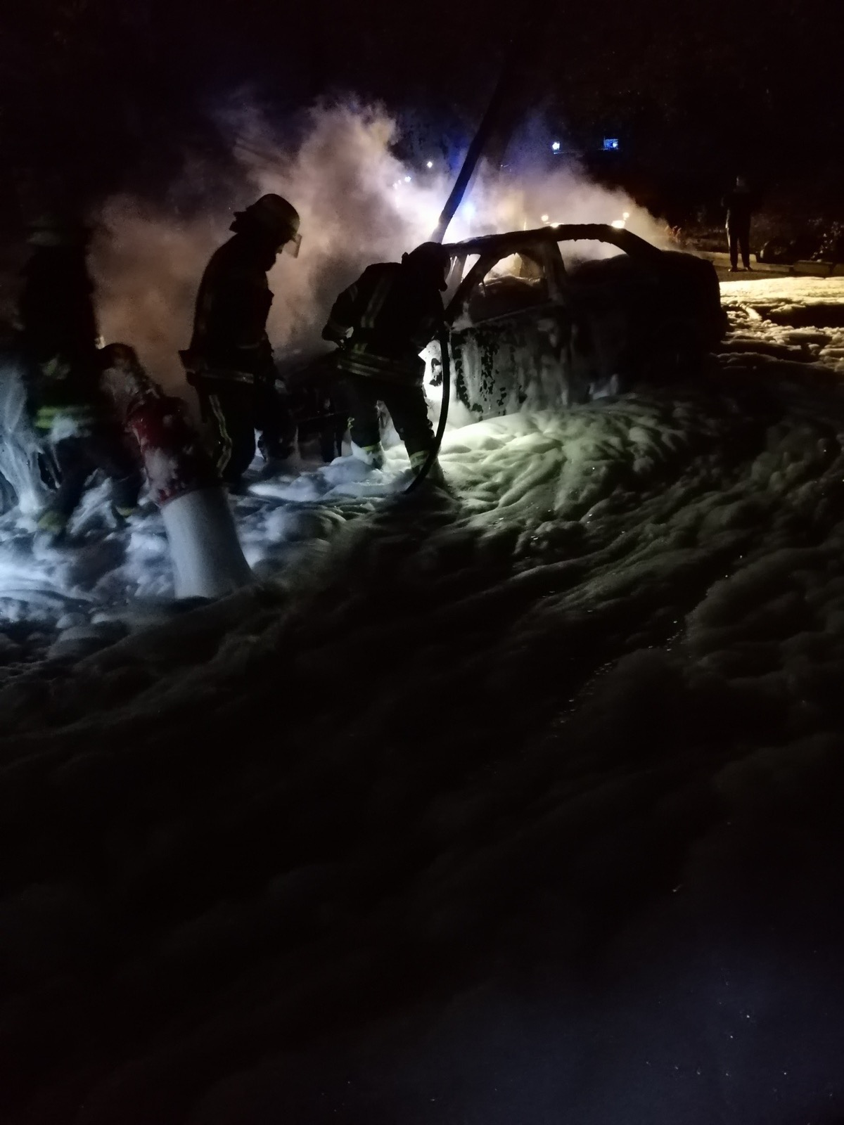 В Северодонецке ночью сгорели два автомобиля