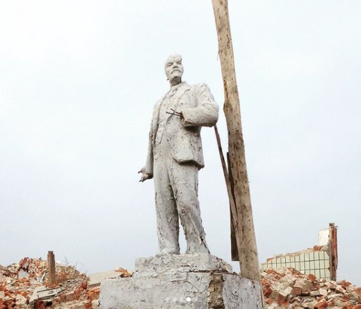 ленин на обломках