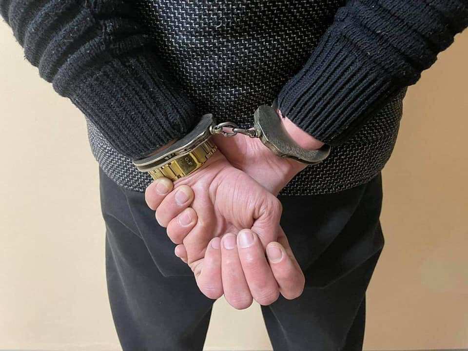 В Северодонецке двое серийных воров попались сразу после совершения квартирной кражи