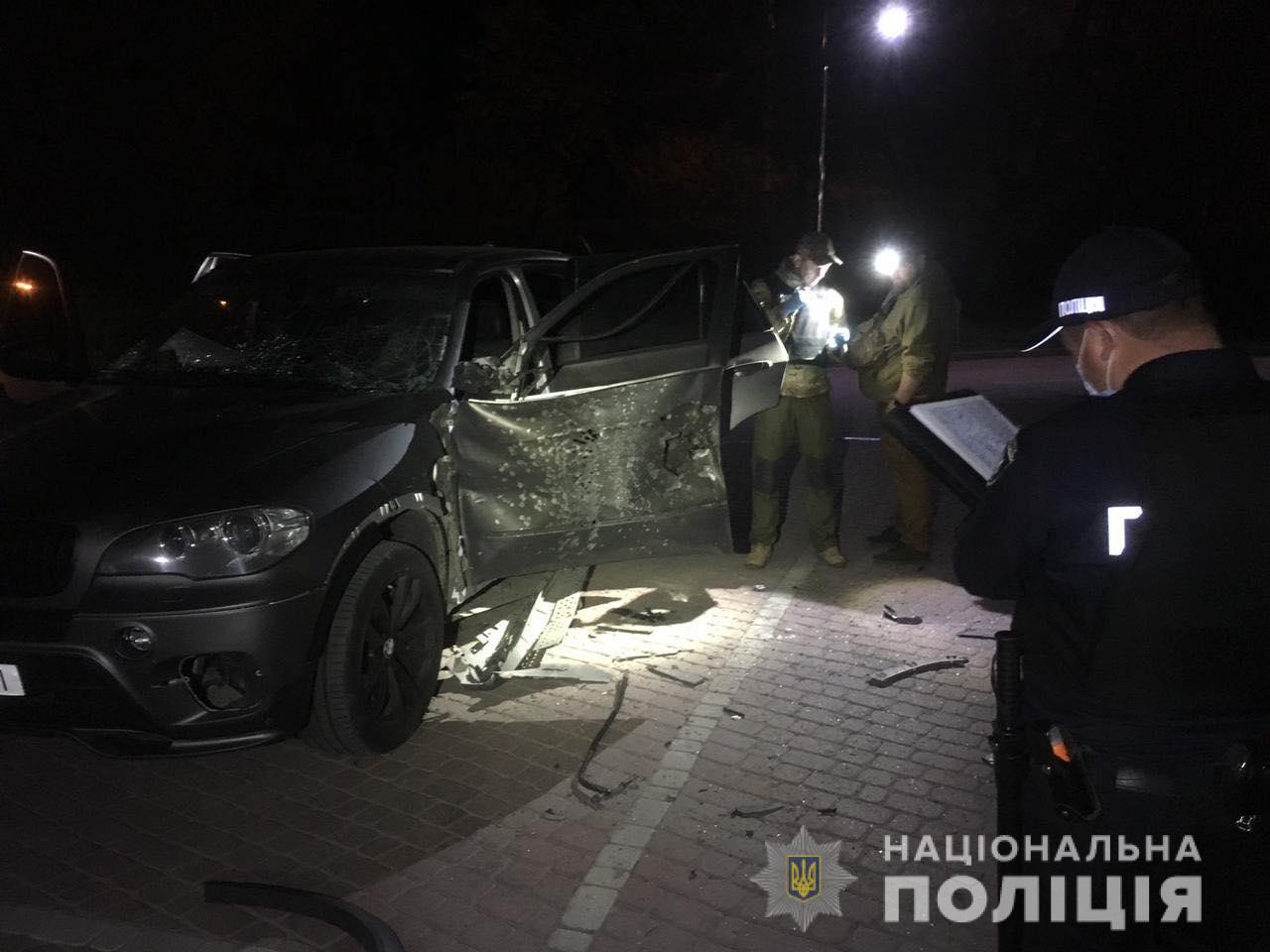 В Ивано-Франковске BMW Х5 обстреляли из ручного противотанкового гранатомета