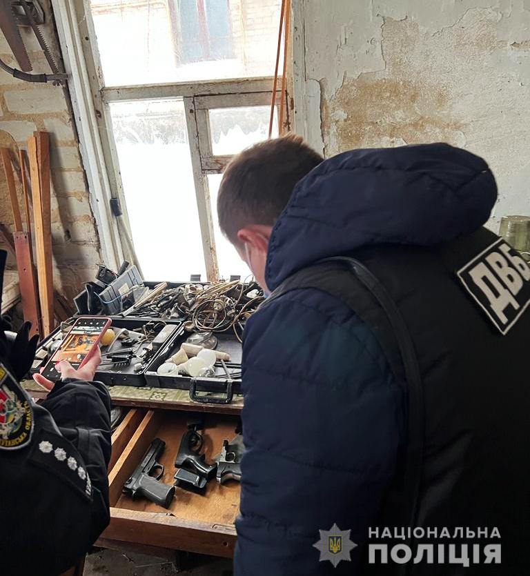 На Луганщине полиция задержала торговца оружием