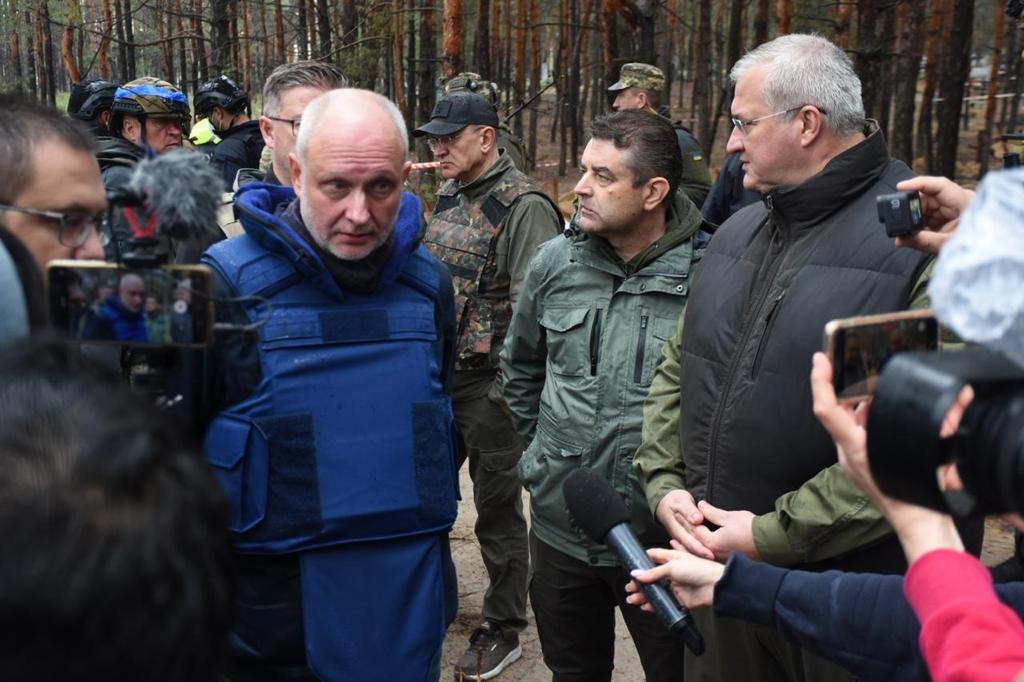 Послы из более чем 20 стран мира посетили освобожденный Изюм