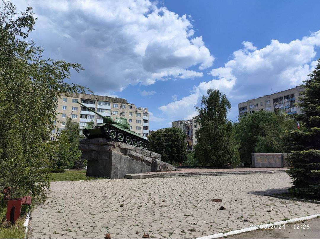 В сети показали последствия "прилетов" в центре Лисичанска