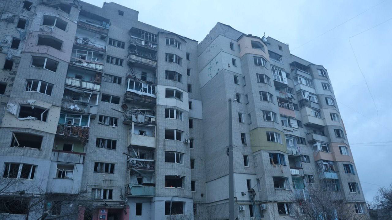 В Купянске российский КАБ попал в многоэтажку