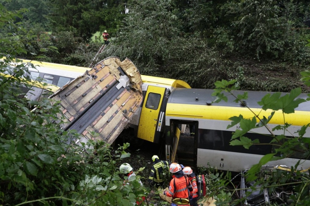 В Германии сошел с рельсов пассажирский поезд