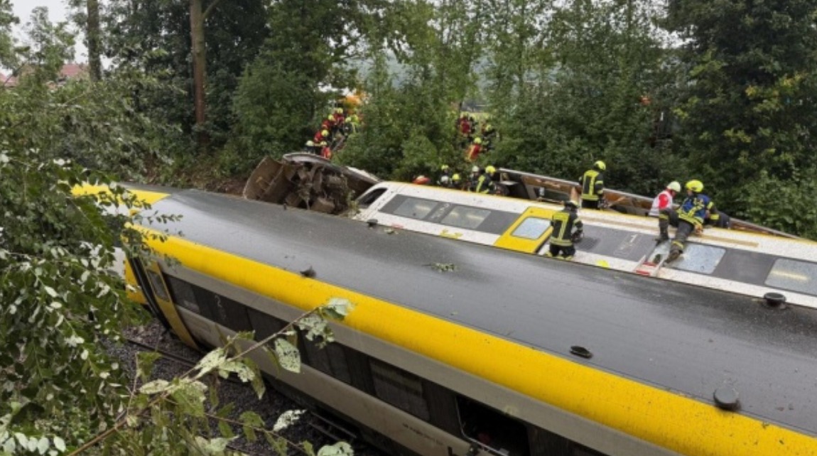 В Германии сошел с рельсов пассажирский поезд