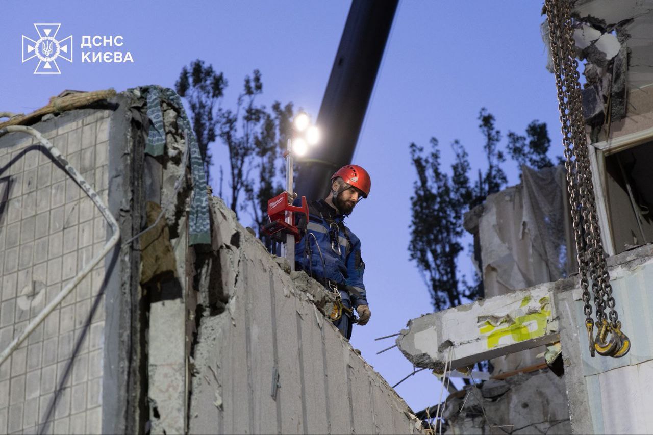 Число жертв российского удара по Киеву резко взросло