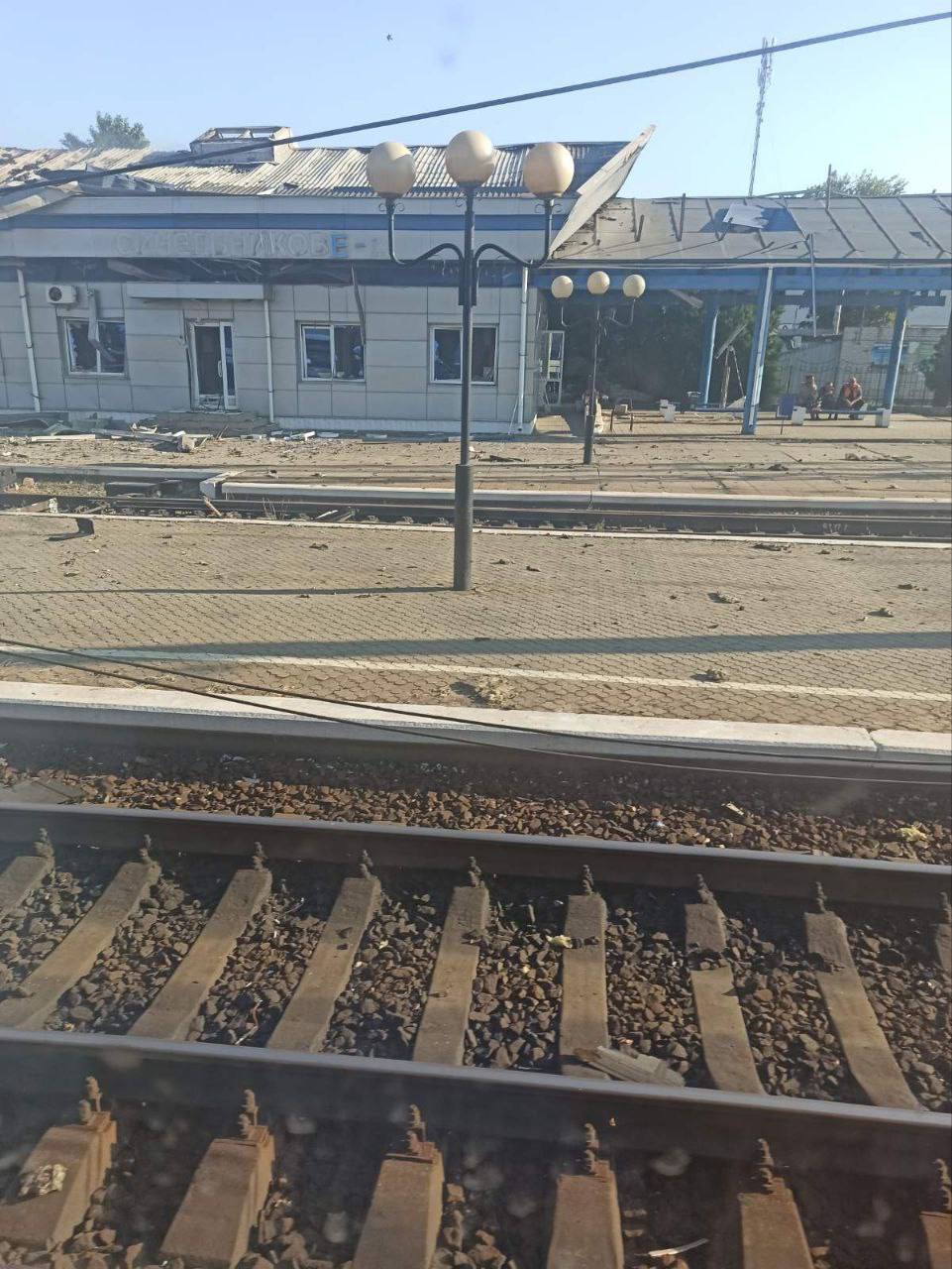 Удар БПЛА по ж/д вокзалу в Синельниково