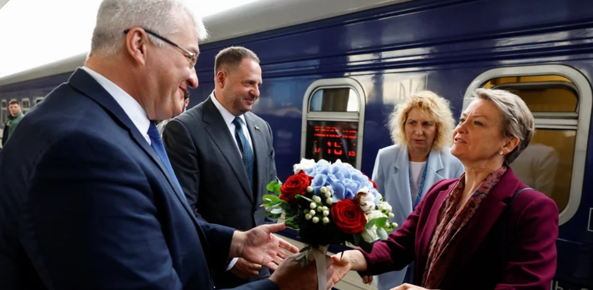 Фото: REUTERS/Valentyn Ogirenko/Pool