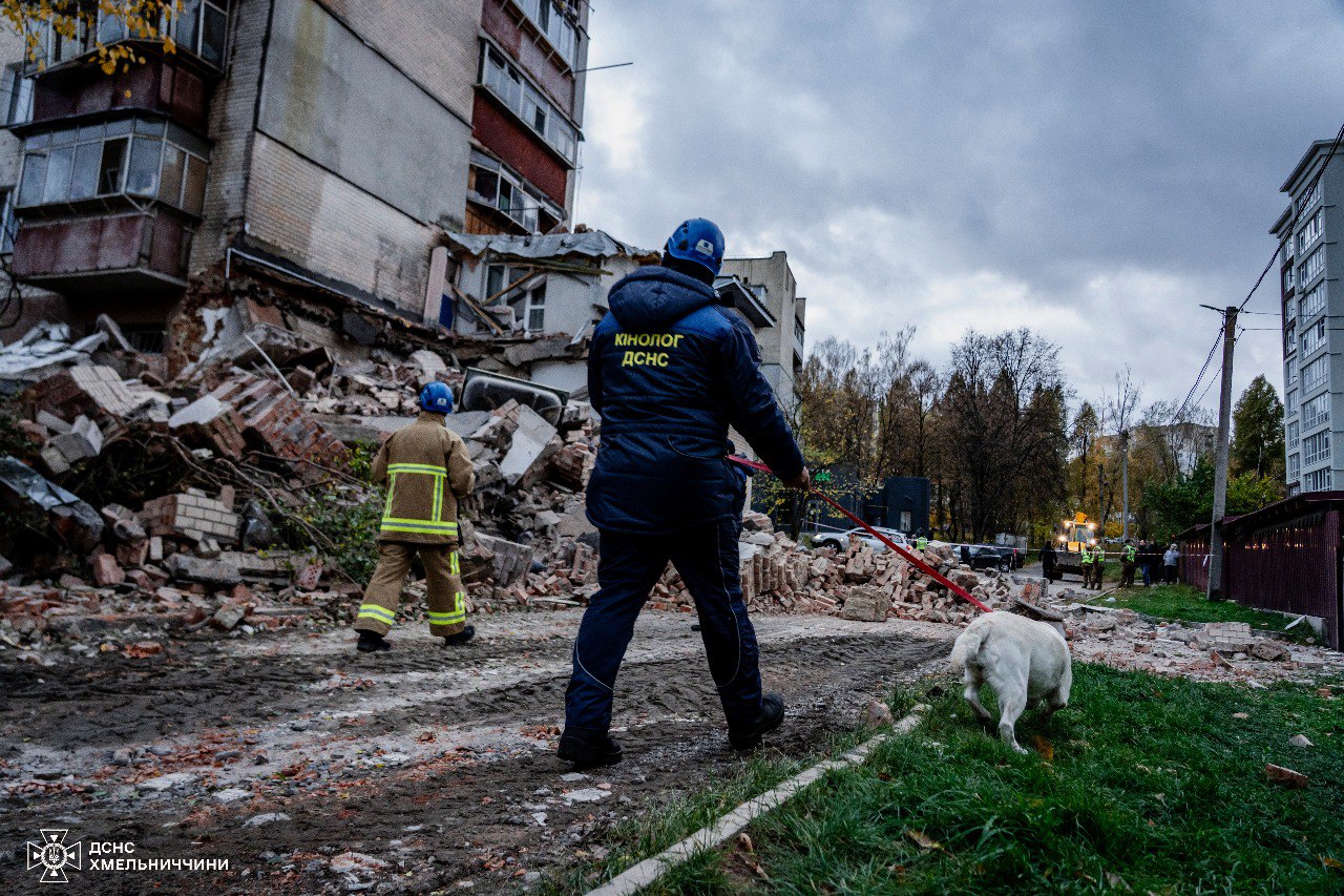Последствия взрыва в многоквартирном доме в Хмельницком