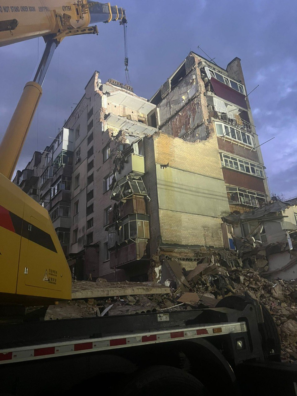 Последствия взрыва в многоквартирном доме в Хмельницком