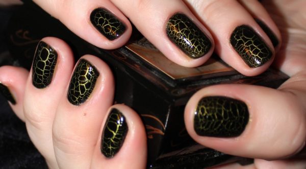 Лаки для нігтів