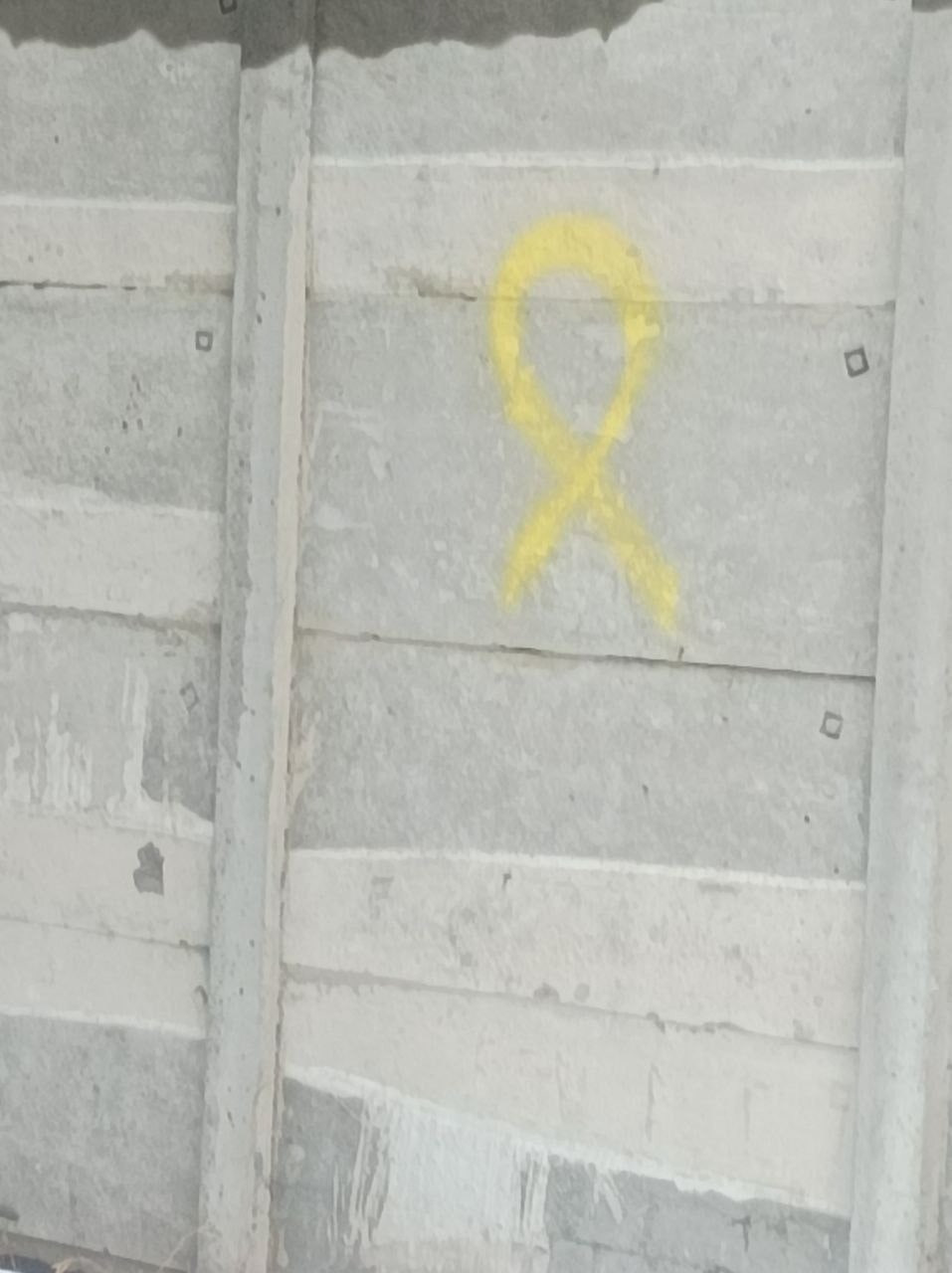 жовта стрічка