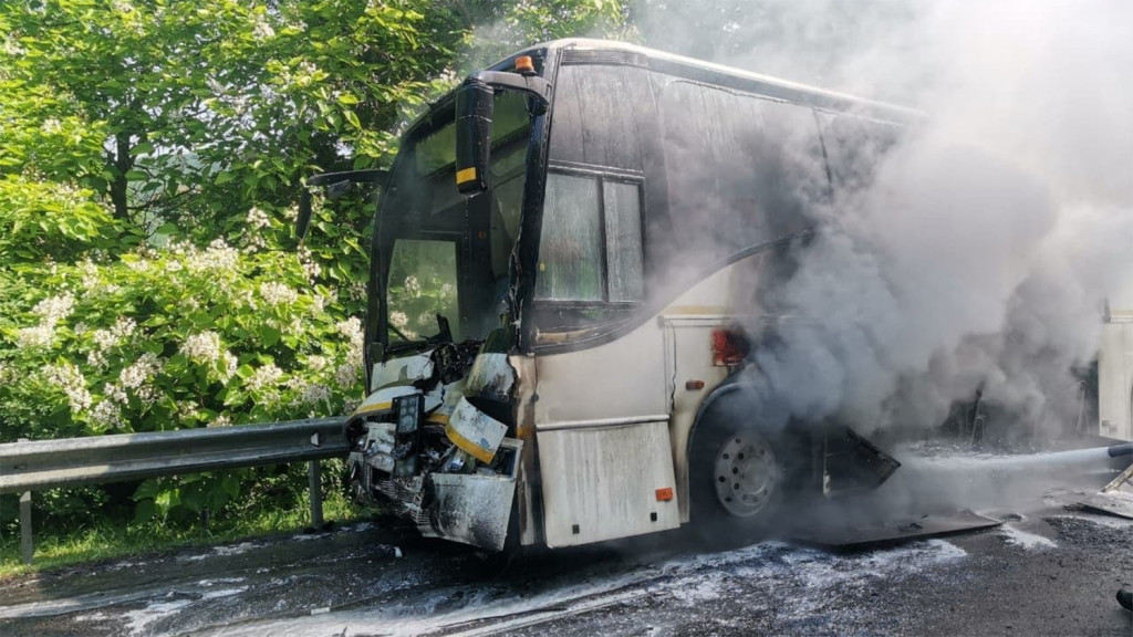 В России в результате столкновения 2 автобусов пострадали 15 детей
