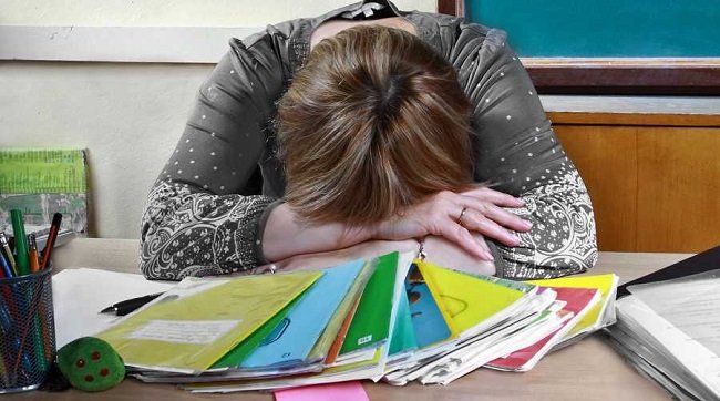 В Украине забили тревогу: зарплаты учителей могут уменьшиться - Новости ...