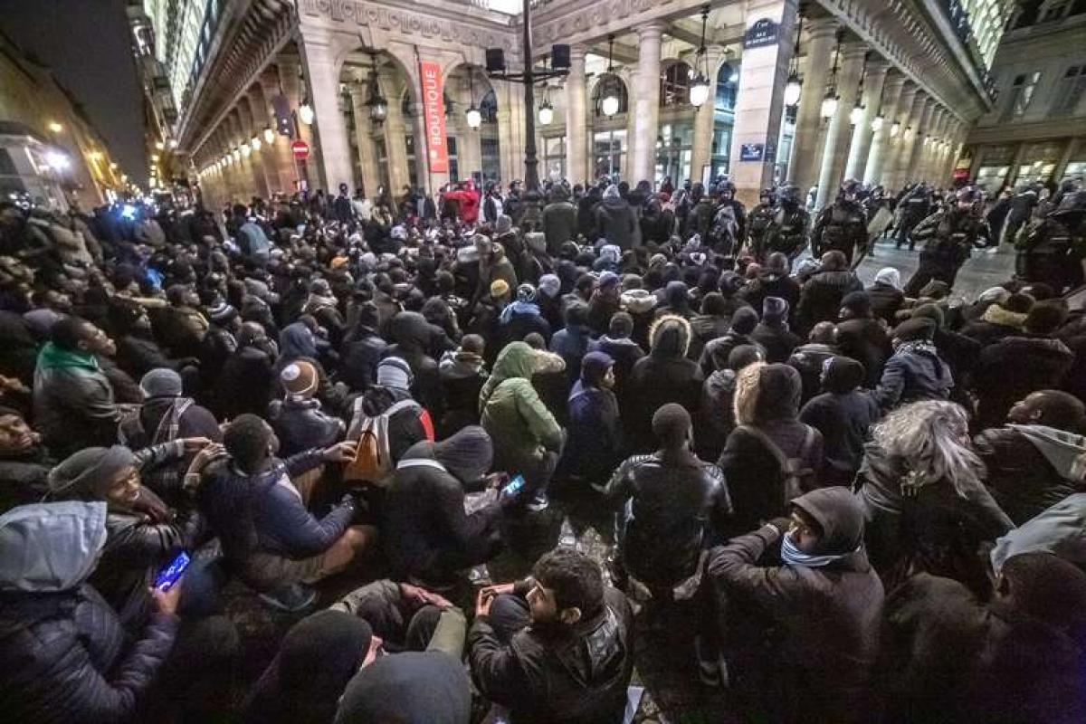 штурм театра в Париже