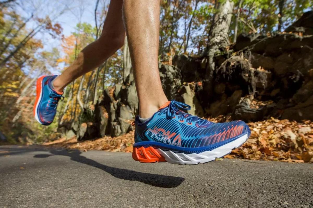 кроссовки Hoka