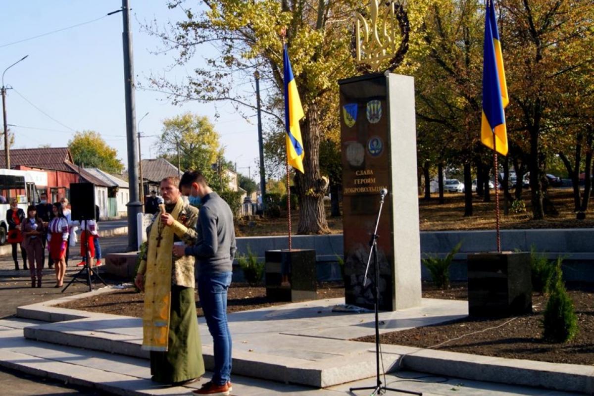 памятник добровольцам ато лисичанск