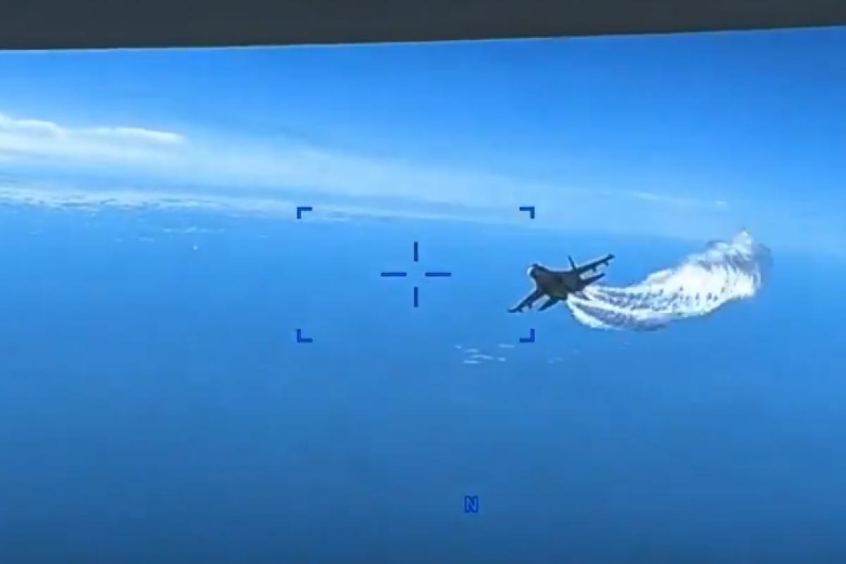 Напад Су-27 на безпілотник