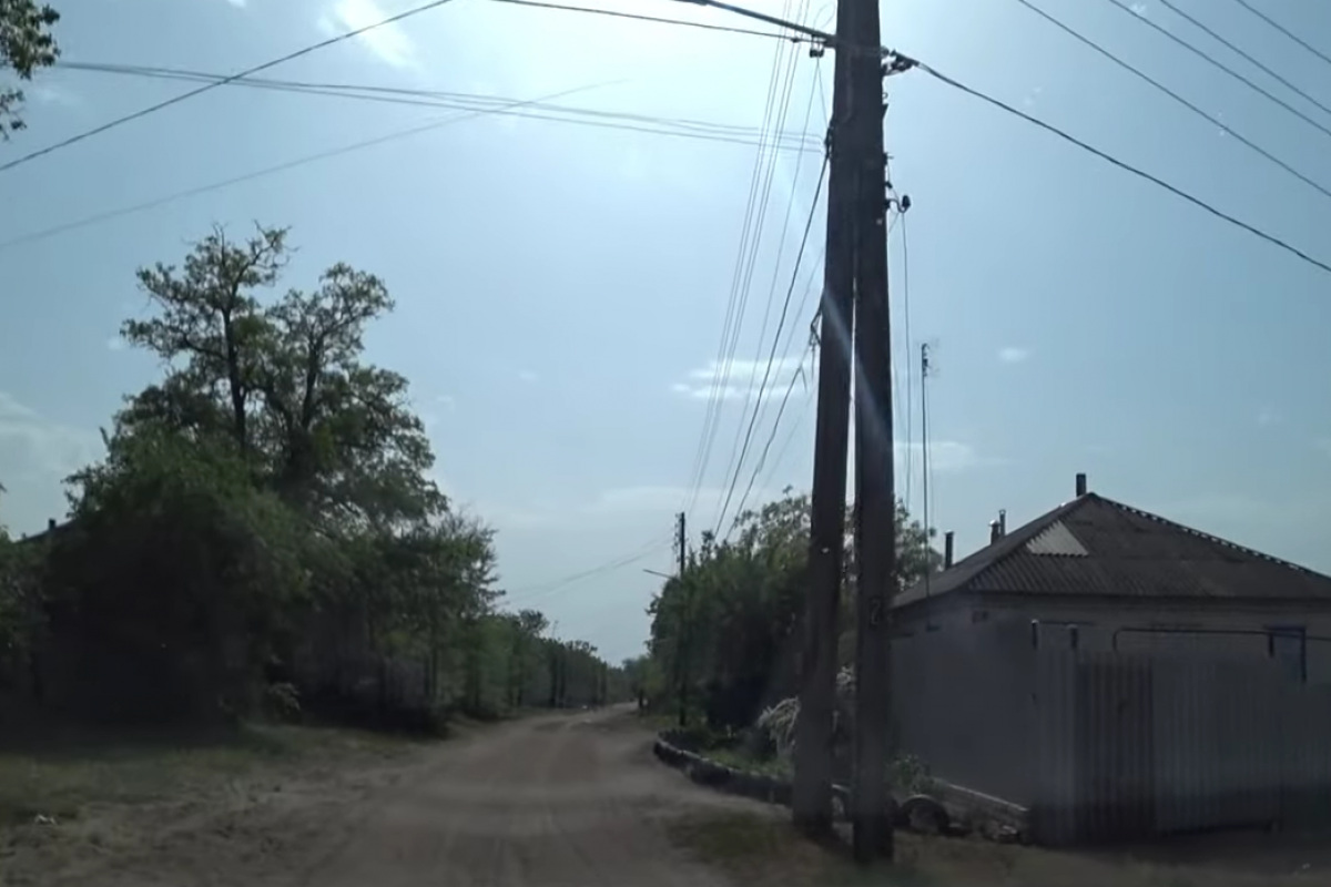 Поездка по улицам Рубежного: в сети показали на видео, как выглядит частный  сектор в городе | Новини в Час Пік