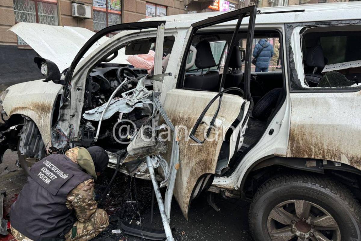 В центре оккупированного Донецка подорвали внедорожник